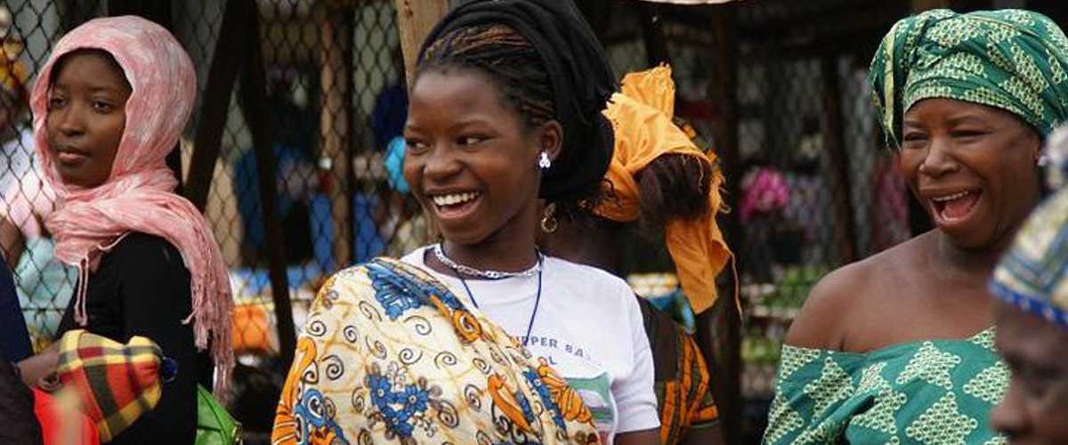 gambia vrouwen kleding markt